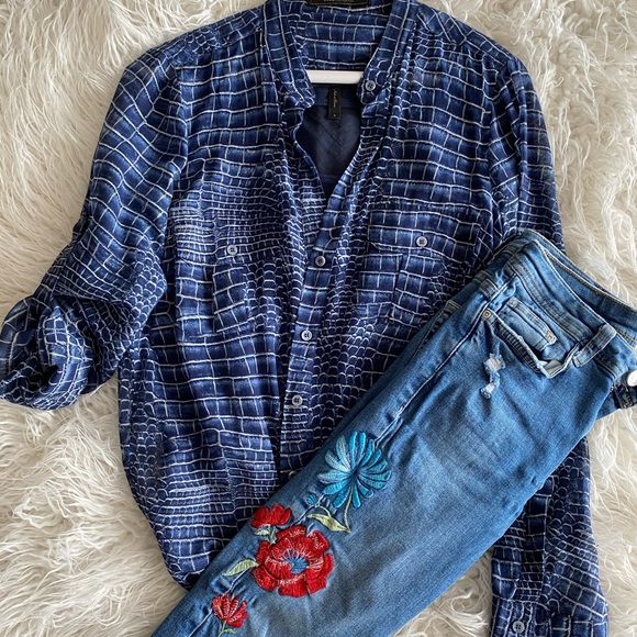 BCBG MaxAzaria Blue Printed Blouse size S - Picture 4 of 9